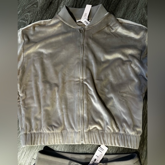 NWT - Victoria Secret Velour Set - Picture 3 of 12